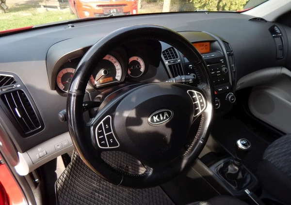 Kia Ceed cena 14999 przebieg: 118000, rok produkcji 2008 z Gniezno małe 352